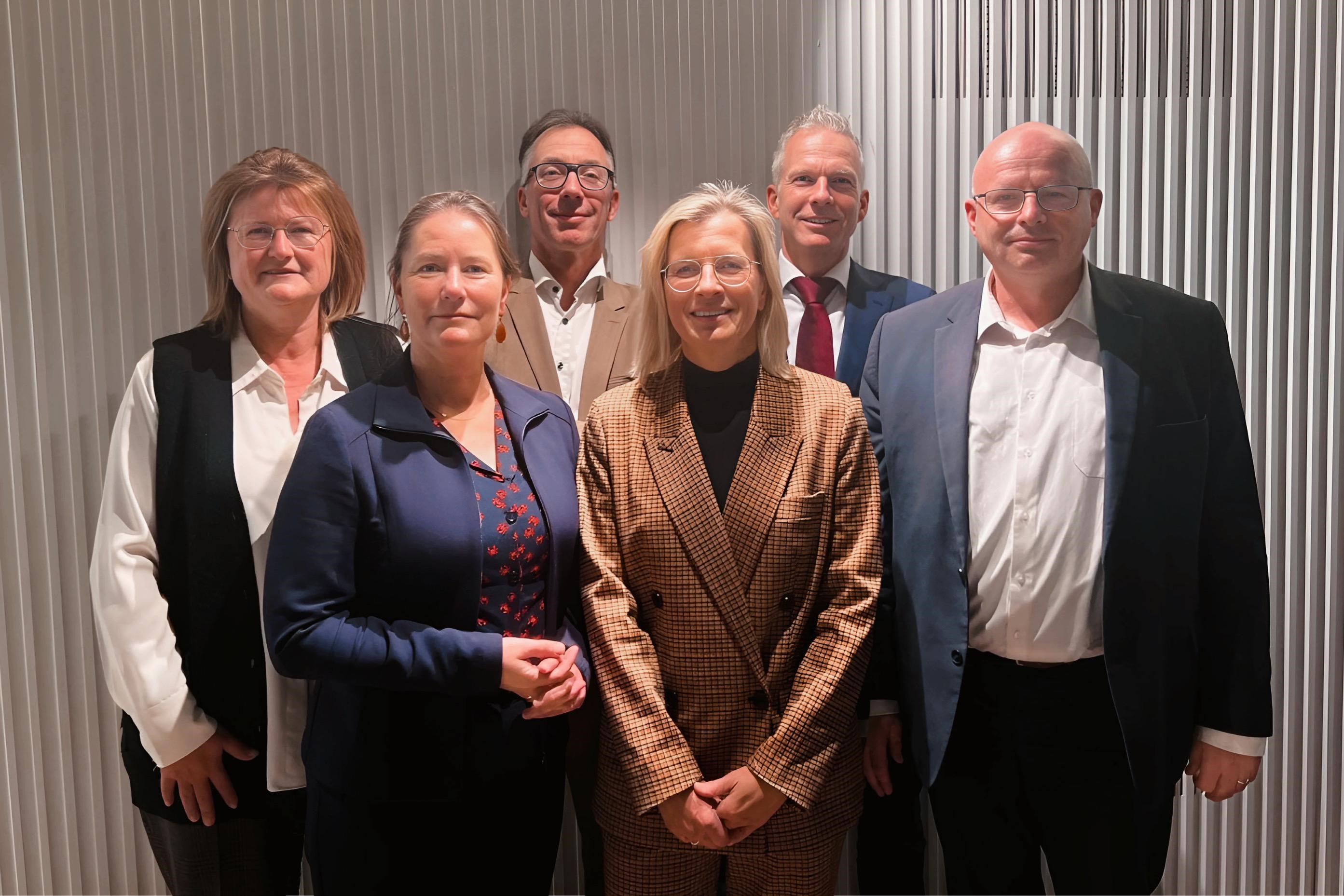 From left to right: Peggy Clerick, Henrike Branderhorst, Pascal Herman, Griet Buyck, Ralph van Roessel, Bert Leysen